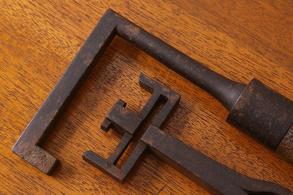 アンティーク雑貨　和製アンティーク　明治期の古い蔵戸の鉤(鍵)