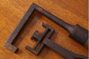 アンティーク雑貨　和製アンティーク　明治期の古い蔵戸の鉤(鍵)