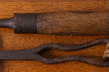 アンティーク雑貨　和製アンティーク　明治期の古い蔵戸の鉤(鍵)