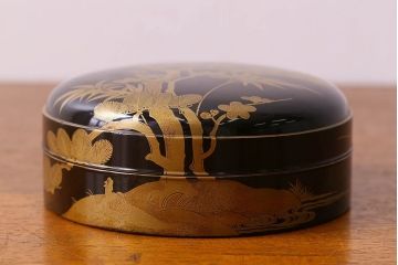 アンティーク雑貨　明治期　松竹梅鶴亀図　木製時代箱・蒔絵(小物収納箱、茶道具)