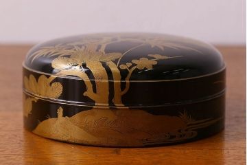 アンティーク雑貨　明治期　松竹梅鶴亀図　木製時代箱・蒔絵(小物収納箱、茶道具)