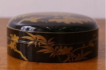 アンティーク雑貨　明治期　松竹梅鶴亀図　木製時代箱・蒔絵(小物収納箱、茶道具)