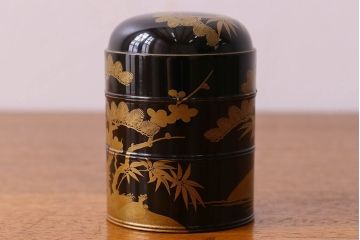 アンティーク雑貨　明治期　松竹梅鶴亀図　木製重香合・蒔絵(小物収納箱、茶道具)