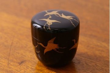 アンティーク雑貨　明治大正期　鶴蒔絵　木製棗(なつめ、茶道具)