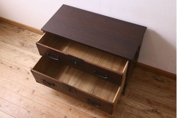アンティーク家具　和製アンティーク　桐材　天板ヒノキ材　鉄脚付き　立派な金具の箪笥ローチェスト(引き出し、テレビ台、桐箪笥、桐たんす)(2)