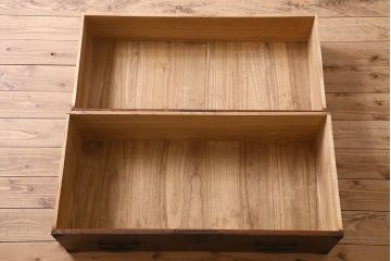 アンティーク家具　和製アンティーク　桐材　天板ヒノキ材　鉄脚付き　立派な金具の箪笥ローチェスト(引き出し、テレビ台、桐箪笥、桐たんす)(2)