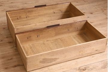 アンティーク家具　和製アンティーク　桐材　天板ヒノキ材　鉄脚付き　立派な金具の箪笥ローチェスト(引き出し、テレビ台、桐箪笥、桐たんす)(2)