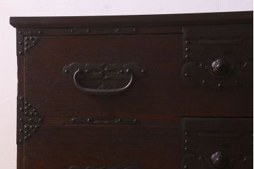 アンティーク家具　和製アンティーク　桐材　天板ヒノキ材　鉄脚付き　立派な金具の箪笥ローチェスト(引き出し、テレビ台、桐箪笥、桐たんす)(2)