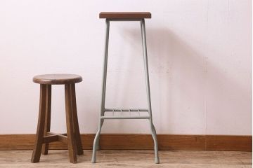 アンティーク雑貨　ペイント家具　木の質感がオリーブグリーンカラーに良く合う花台(飾り台、飾り棚、サイドテーブル)