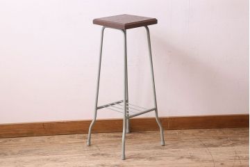 アンティーク雑貨　ペイント家具　木の質感がオリーブグリーンカラーに良く合う花台(飾り台、飾り棚、サイドテーブル)