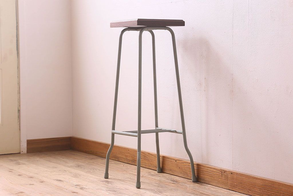 アンティーク雑貨　ペイント家具　木の質感がオリーブグリーンカラーに良く合う花台(飾り台、飾り棚、サイドテーブル)