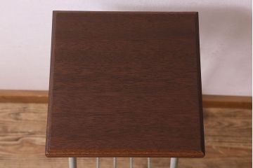 アンティーク雑貨　ペイント家具　木の質感がオリーブグリーンカラーに良く合う花台(飾り台、飾り棚、サイドテーブル)