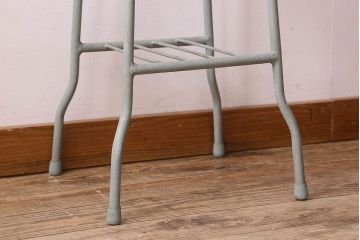 アンティーク雑貨　ペイント家具　木の質感がオリーブグリーンカラーに良く合う花台(飾り台、飾り棚、サイドテーブル)