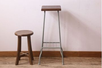 アンティーク雑貨　ペイント家具　木の質感がオリーブグリーンカラーに良く合う花台(飾り台、飾り棚、サイドテーブル)