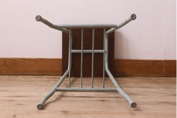 アンティーク雑貨　ペイント家具　木の質感がオリーブグリーンカラーに良く合う花台(飾り台、飾り棚、サイドテーブル)