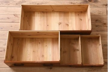 アンティーク家具　和製アンティーク　鉄脚付き　観音開き戸　シックな色合いの箪笥ローチェスト(引き出し、テレビ台)