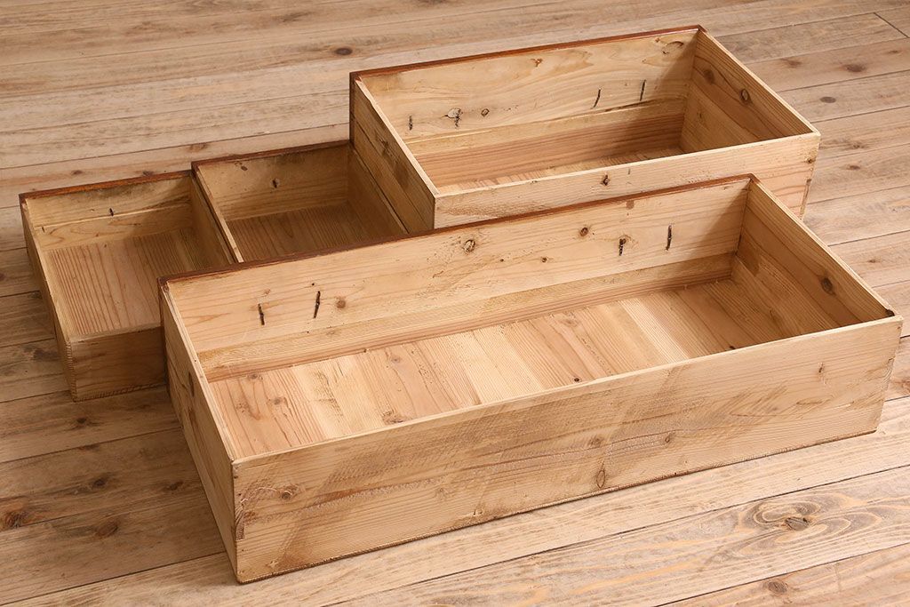 アンティーク家具　和製アンティーク　鉄脚付き　観音開き戸　シックな色合いの箪笥ローチェスト(引き出し、テレビ台)