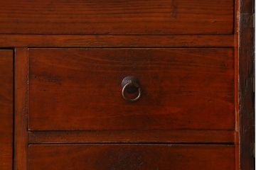 アンティーク家具　和製アンティーク　鉄脚付き　観音開き戸　シックな色合いの箪笥ローチェスト(引き出し、テレビ台)