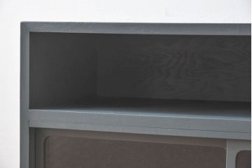 ペイント家具　シックな色合いが素敵な脚付き収納棚(戸棚、食器棚)