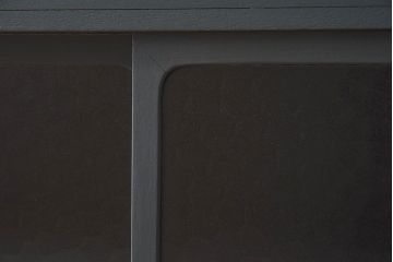 ペイント家具　シックな色合いが素敵な脚付き収納棚(戸棚、食器棚)