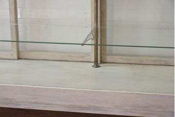 ペイント家具　シャビーな質感が味わい深いガラスケース(ショーケース、飾り棚、陳列棚)
