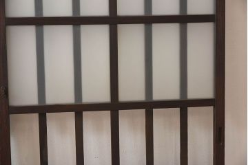 和製アンティーク　クリアガラス　すりガラス　モダンな雰囲気漂うガラス戸2枚セット(引き戸)です