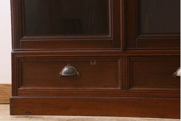 アンティーク家具　大正ロマン　前面栗材　上品なデザインのアンティークブックケース(本箱、収納棚、戸棚、食器棚)