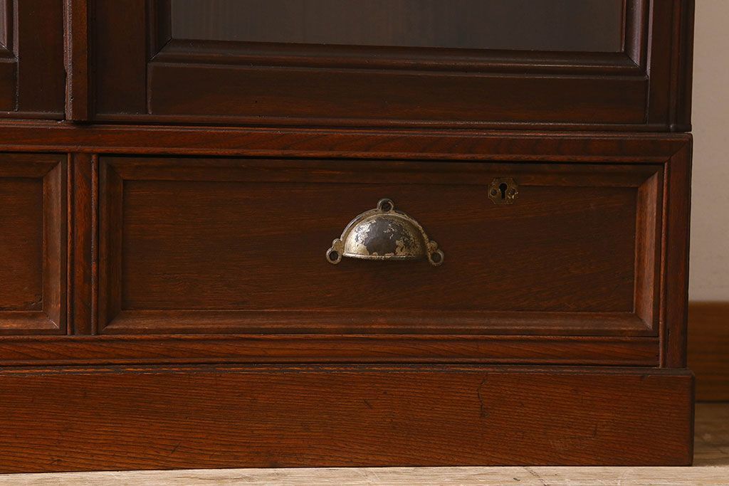 アンティーク家具　大正ロマン　前面栗材　上品なデザインのアンティークブックケース(本箱、収納棚、戸棚、食器棚)