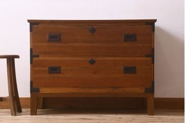 アンティーク家具　和製アンティーク　脚付き!明るい木の色合いが素敵なローチェスト(ローボード、引き出し、テレビ台)