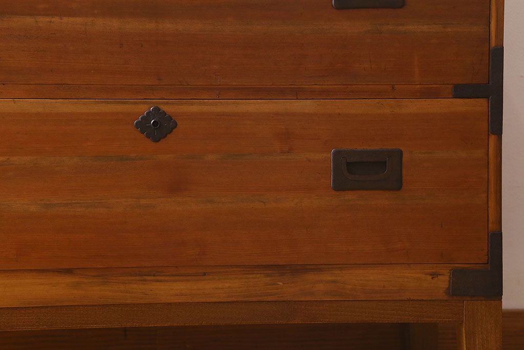 アンティーク家具　和製アンティーク　脚付き!明るい木の色合いが素敵なローチェスト(ローボード、引き出し、テレビ台)