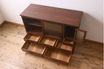 アンティーク家具　和製アンティーク　チェッカーガラス入り!6杯の引き出し付き戸棚(収納棚、食器棚)