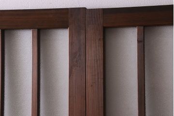 昭和レトロ　プレスガラス・すりガラス使用　ガラスのデザインが魅力的な檜材のガラス帯格子戸2枚セット(引き戸、格子戸、ガラス戸)