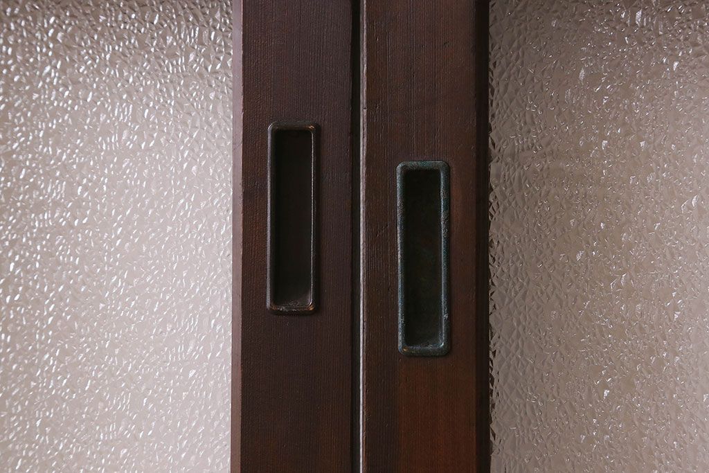 和製アンティーク　モダンな雰囲気漂う　ダイヤガラスが施されたヒノキ材のガラス戸2枚セット(引き戸)