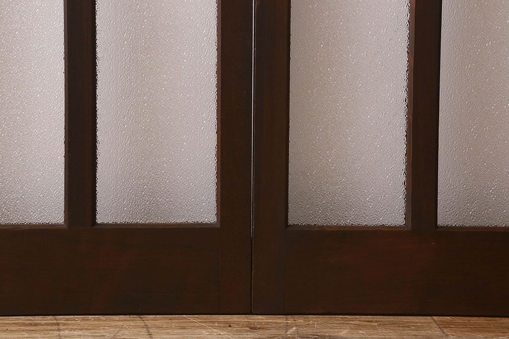 和製アンティーク　モダンな雰囲気漂う　ダイヤガラスが施されたヒノキ材のガラス戸2枚セット(引き戸)