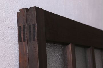 和製アンティーク　モダンな雰囲気漂う　ダイヤガラスが施されたヒノキ材のガラス戸2枚セット(引き戸)