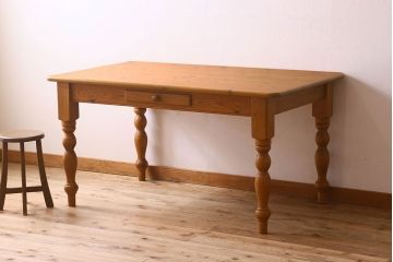 ブランド家具　中古　ペニーワイズ　引き出し付　温もりを感じるダイニングテーブル(机、リビングテーブル)