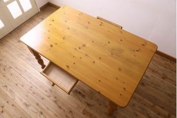 ブランド家具　中古　ペニーワイズ　引き出し付　温もりを感じるダイニングテーブル(机、リビングテーブル)