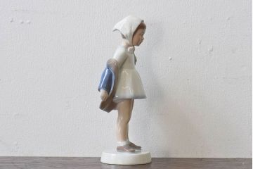 アンティーク雑貨　ビンテージ　1988年　B&G(ビング オー グレンダール)　コペンハーゲン　少女人形(フィギュリン、置物)