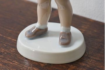 アンティーク雑貨　ビンテージ　1988年　B&G(ビング オー グレンダール)　コペンハーゲン　少女人形(フィギュリン、置物)