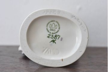 アンティーク雑貨　ビンテージ　1988年　B&G(ビング オー グレンダール)　コペンハーゲン　少女人形(フィギュリン、置物)