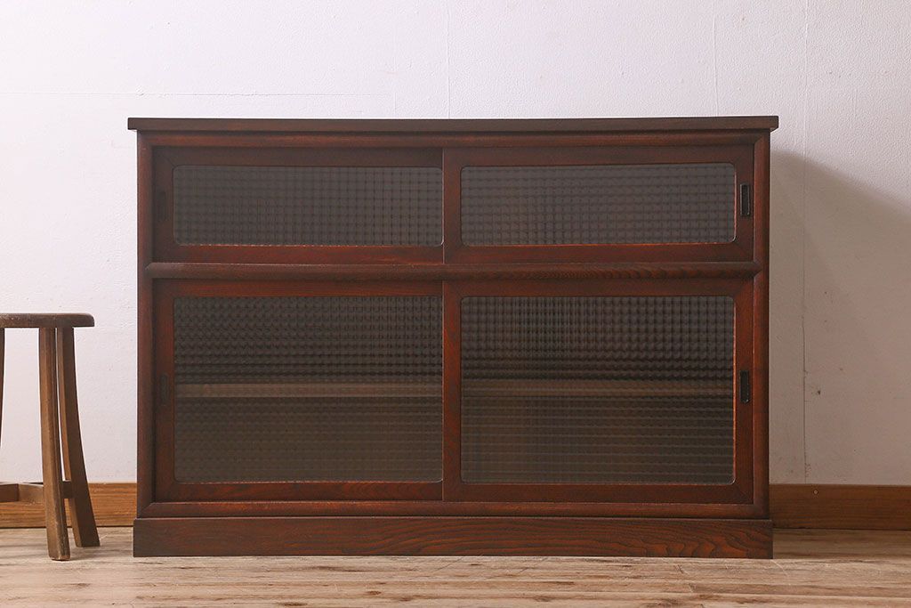 レトロ家具　和製アンティーク　栗材　欅材　チェッカーガラス入り　レトロで実用的な収納棚(戸棚、食器棚、本箱)