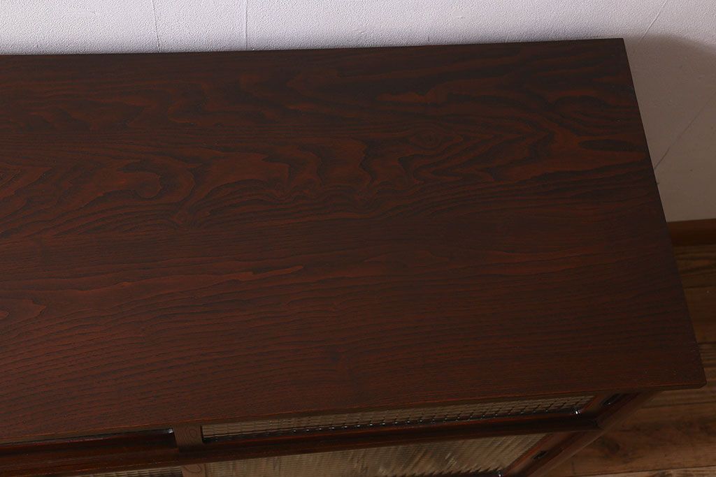 レトロ家具　和製アンティーク　栗材　欅材　チェッカーガラス入り　レトロで実用的な収納棚(戸棚、食器棚、本箱)