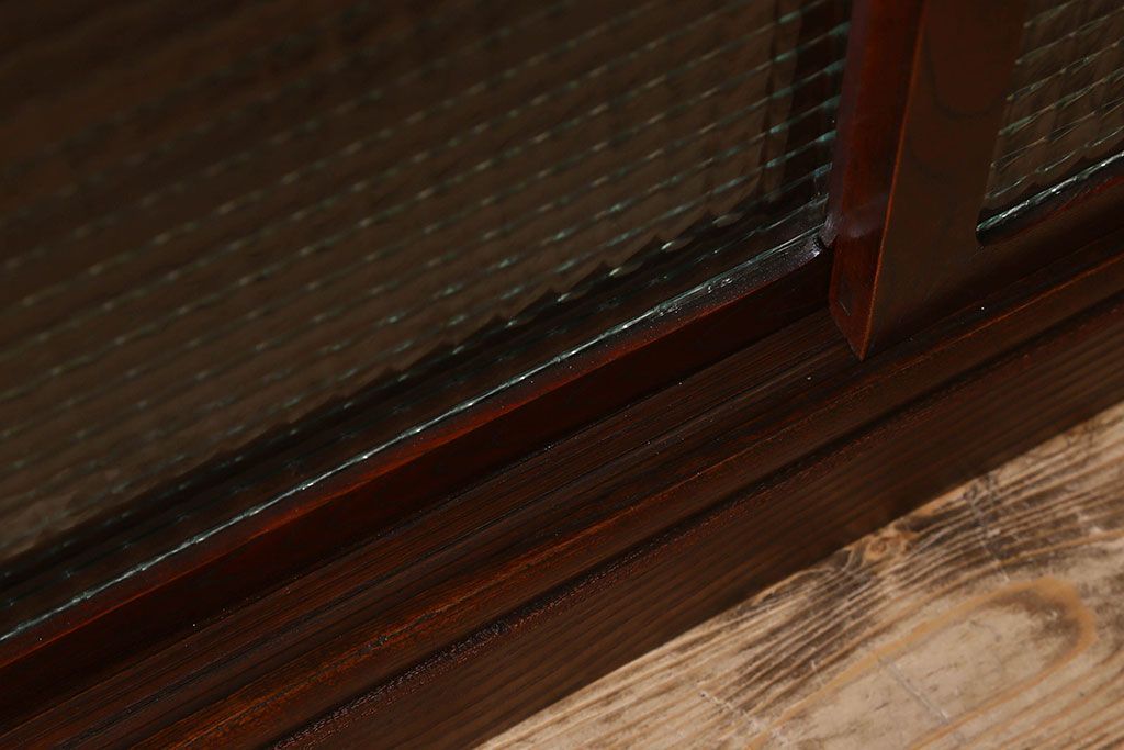 レトロ家具　和製アンティーク　栗材　欅材　チェッカーガラス入り　レトロで実用的な収納棚(戸棚、食器棚、本箱)