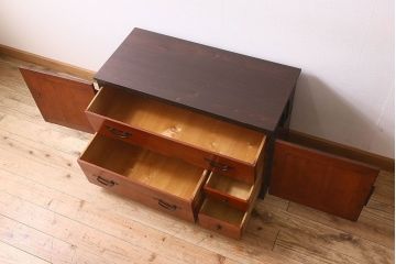 アンティーク家具　和製アンティーク　台輪付き!観音開き時代箪笥ローボード(ローチェスト、引き出し、衣装箪笥、テレビ台)