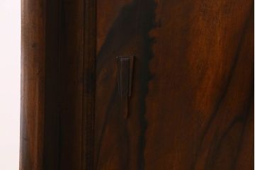 アンティーク家具　和製アンティーク　印象的な木目　総黒柿材の珍しい戸棚(茶棚、茶箪笥、収納棚)