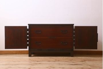 アンティーク家具　和製アンティーク　観音開き　和モダンな雰囲気が漂う脚付き箪笥ローチェスト(引き出し、テレビボード)