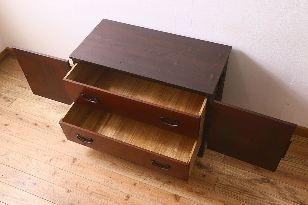 アンティーク家具　和製アンティーク　観音開き　和モダンな雰囲気が漂う脚付き箪笥ローチェスト(引き出し、テレビボード)