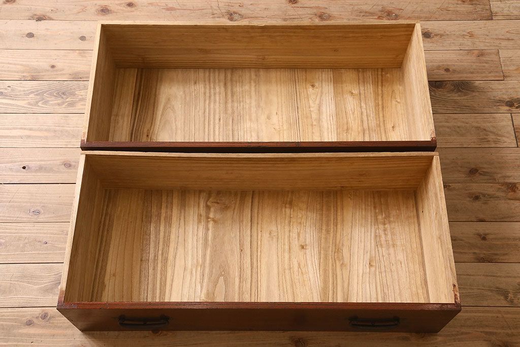 アンティーク家具　和製アンティーク　観音開き　和モダンな雰囲気が漂う脚付き箪笥ローチェスト(引き出し、テレビボード)