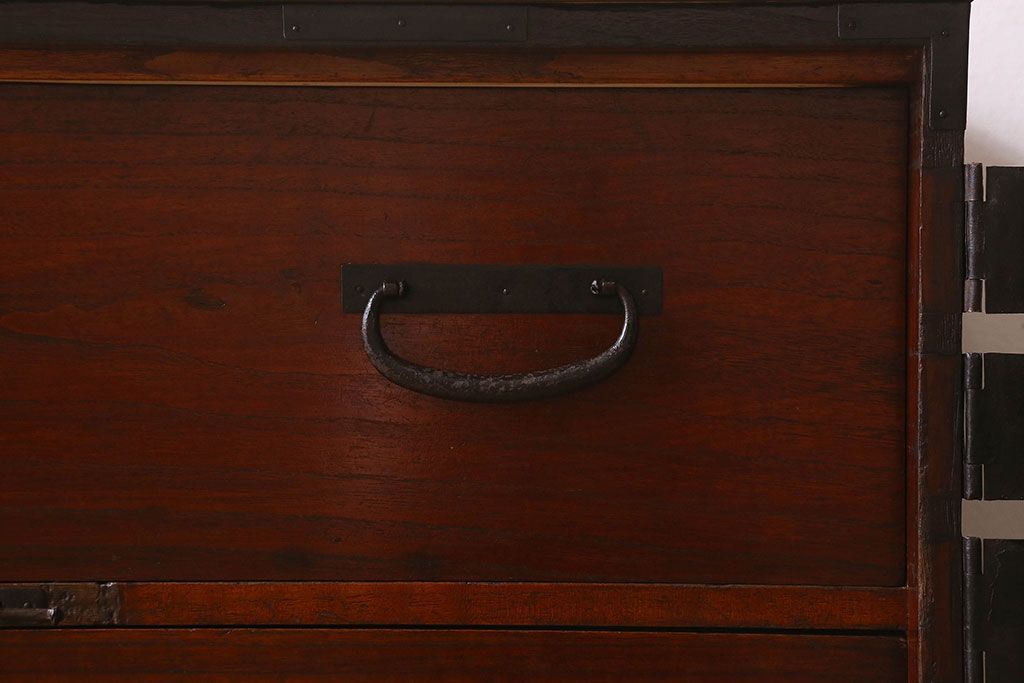 アンティーク家具　和製アンティーク　観音開き　和モダンな雰囲気が漂う脚付き箪笥ローチェスト(引き出し、テレビボード)