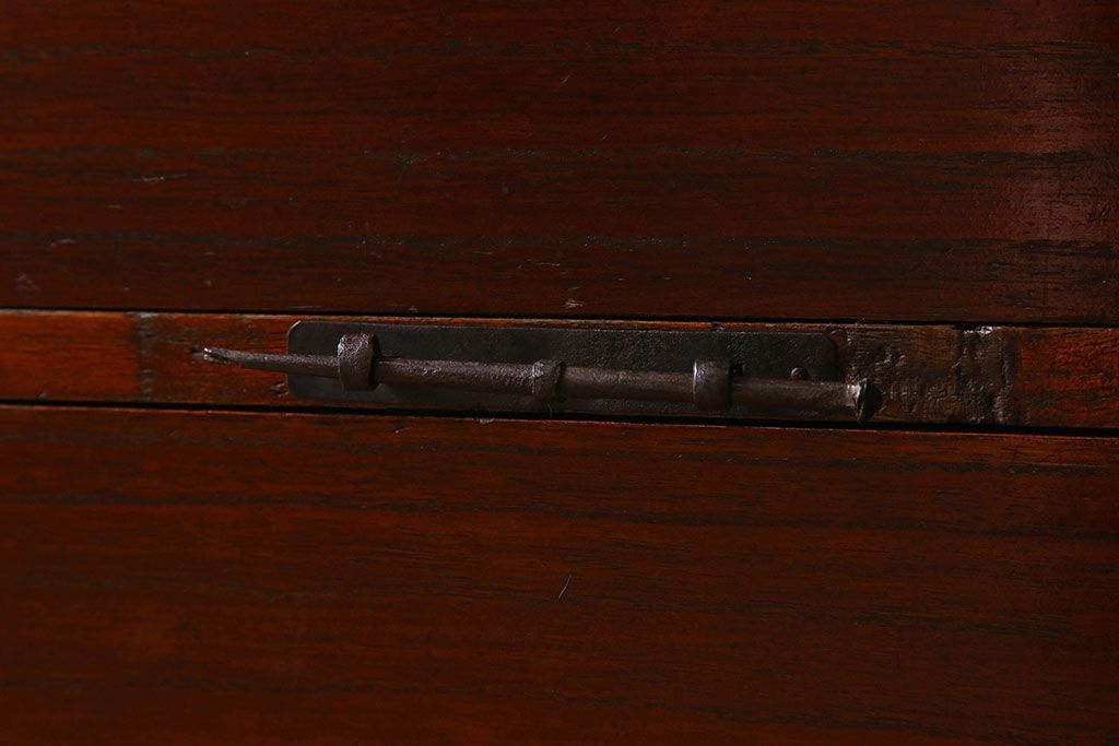 アンティーク家具　和製アンティーク　観音開き　和モダンな雰囲気が漂う脚付き箪笥ローチェスト(引き出し、テレビボード)